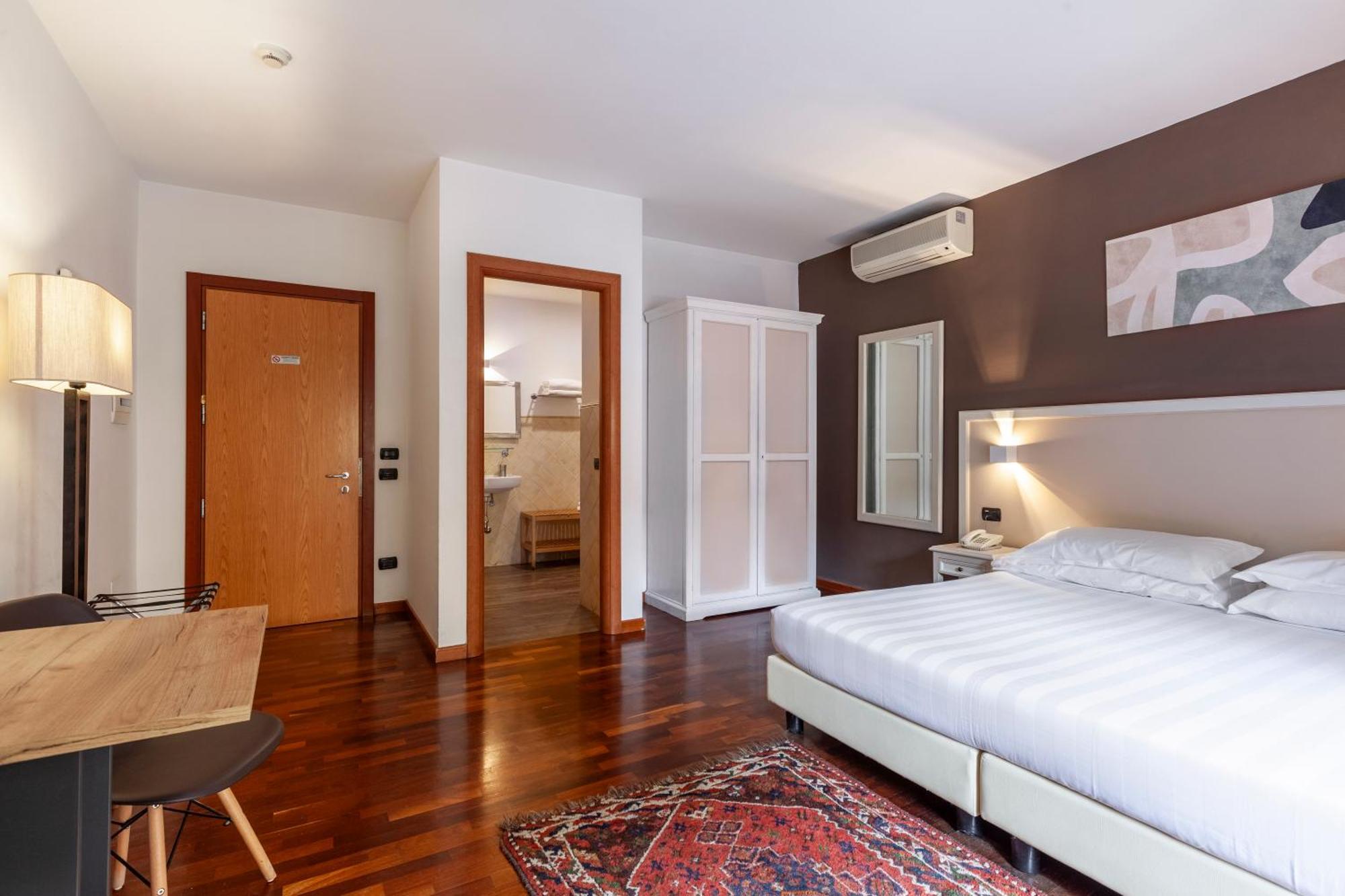 Inn Rome Rooms & Suites — Photos 1